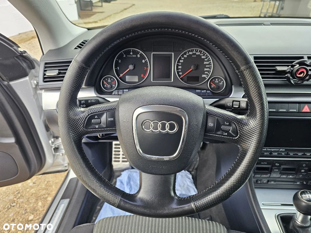 Audi A4 Limousine - 11