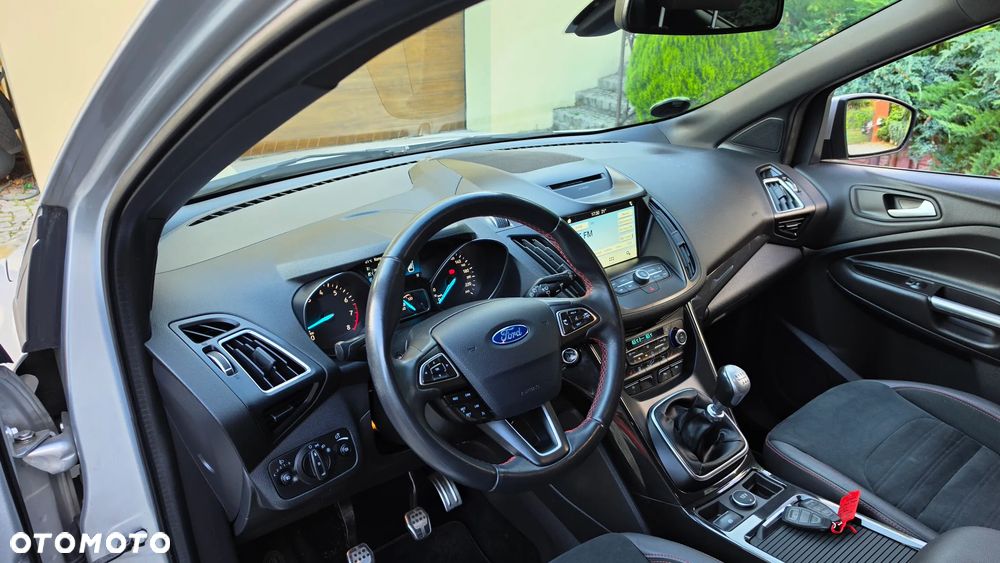 Ford Kuga 1.5 EcoBoost 2x4 ST-Line - 11