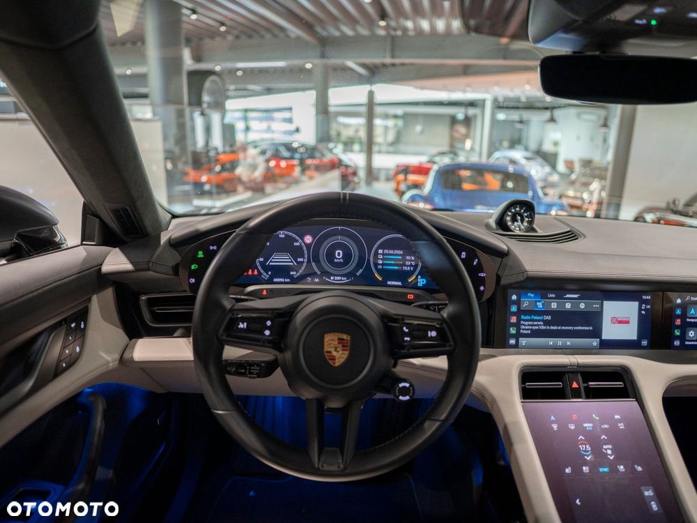Porsche Taycan Turbo S - 18