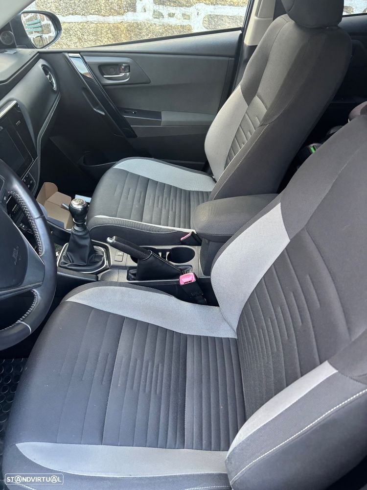 Toyota Auris 1.4 D-4D Comfort+Pack Sport - 2
