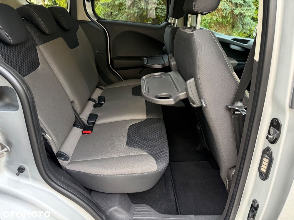 Ford Tourneo Courier 1.5 TDCi S&S Titanium - 23