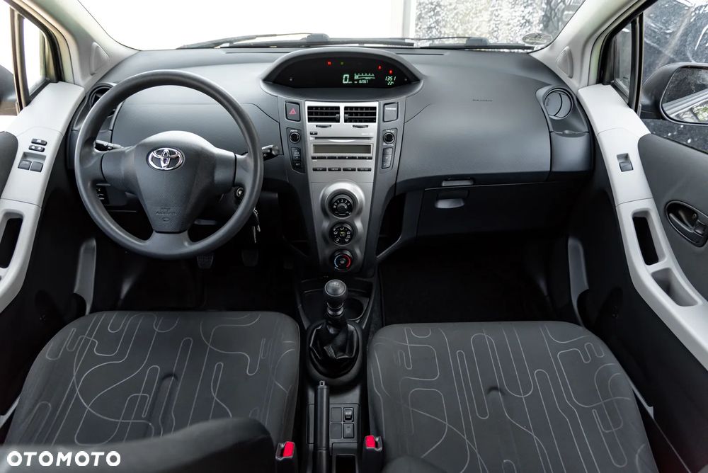 Toyota Yaris 1.33 VVT-i Executive - 26