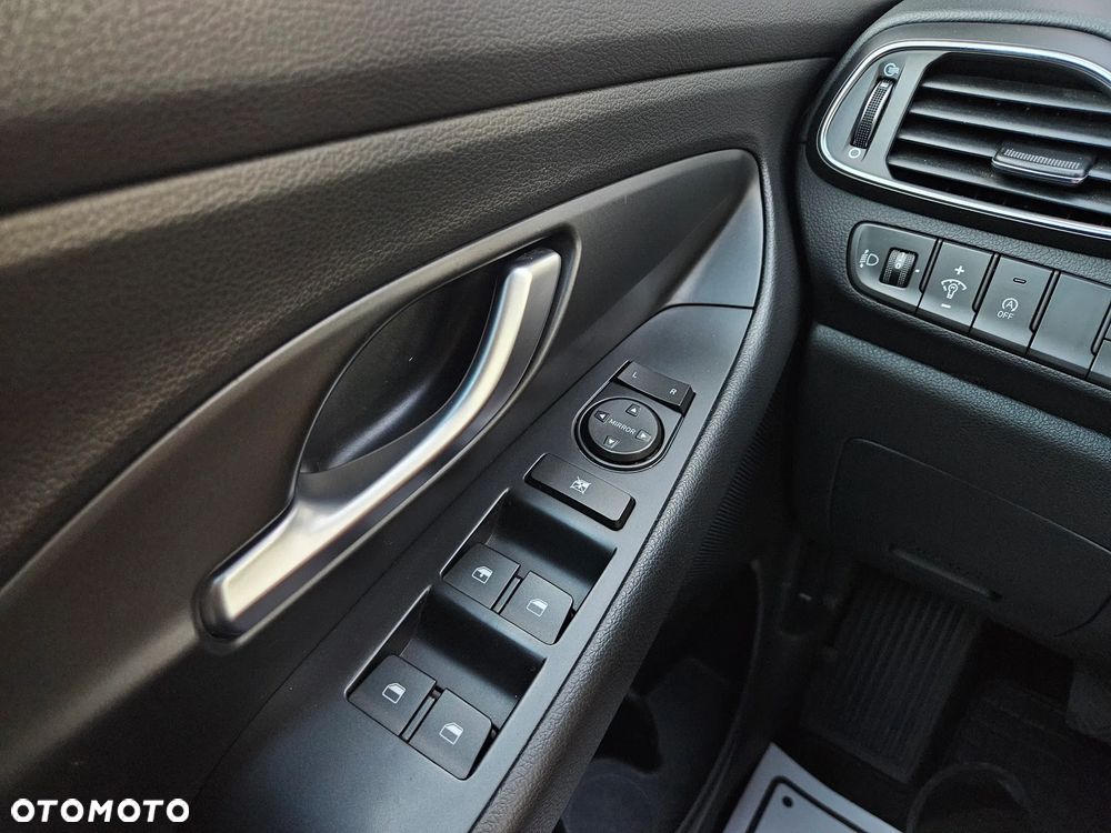 Hyundai i30 1.5 DPI Classic + - 25