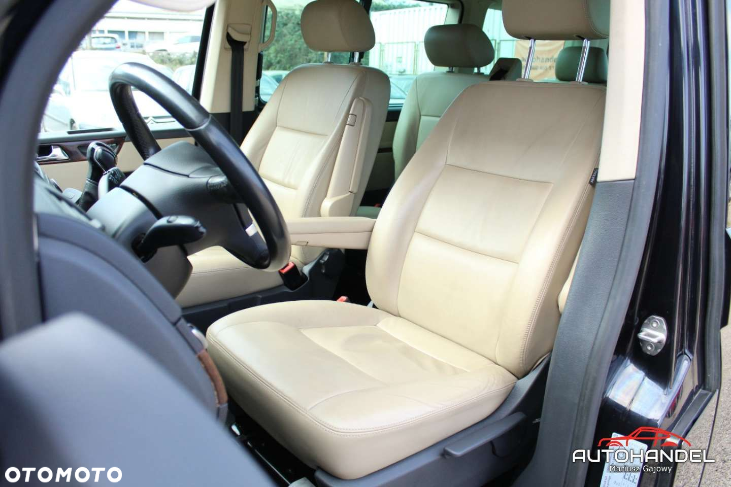 Volkswagen Multivan - 12