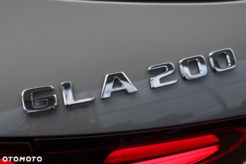 Mercedes-Benz GLA - 25