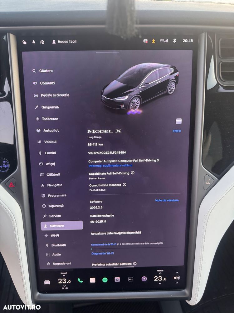 Tesla Model X - 38