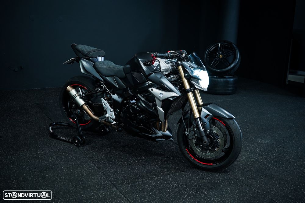 Suzuki GSR Edição Limitada Freegun - 3