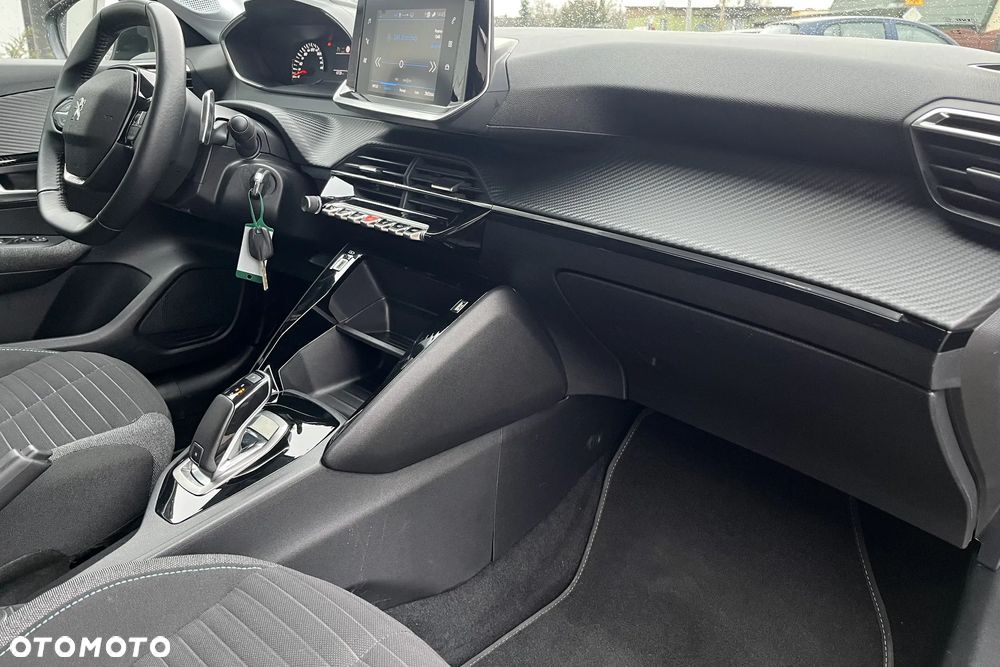Peugeot 208 PureTech 100 EAT8 Allure - 21
