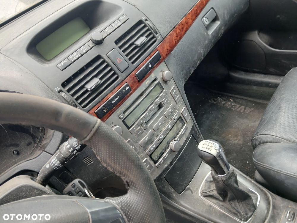 toyota avensis T25 1C0 kombi fotel fotele kanapa deska kokpit podsufitka boczek boczki klamka - 4