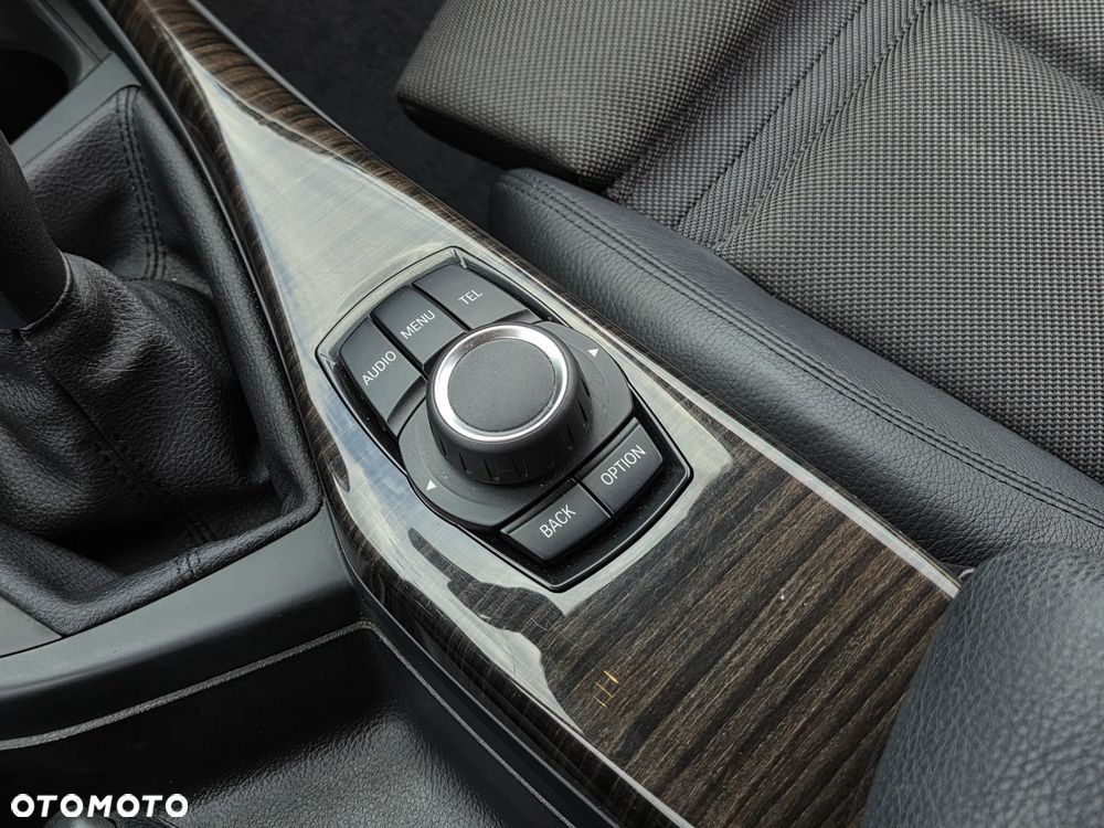 BMW Seria 2 220i Advantage - 35
