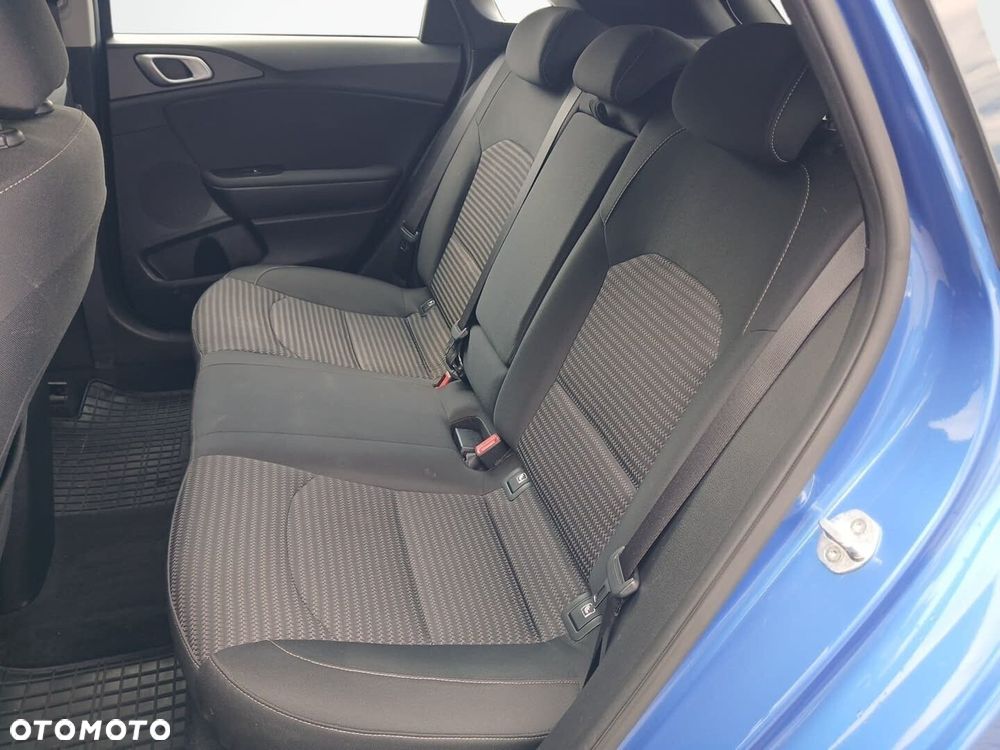 Kia Ceed - 10