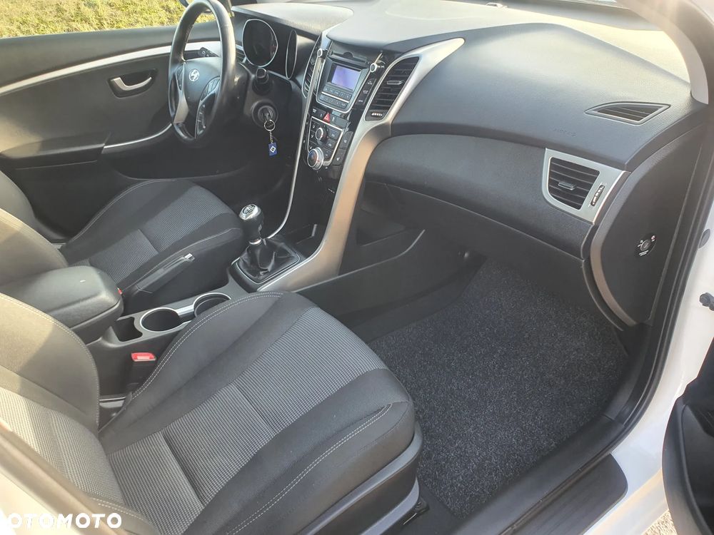 Hyundai i30 1.4 Intro Edition - 14