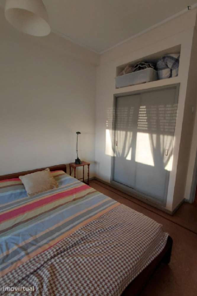 Quarto - localizado em Roma-Areeiro Lisbon - Grande imagem: 2/12