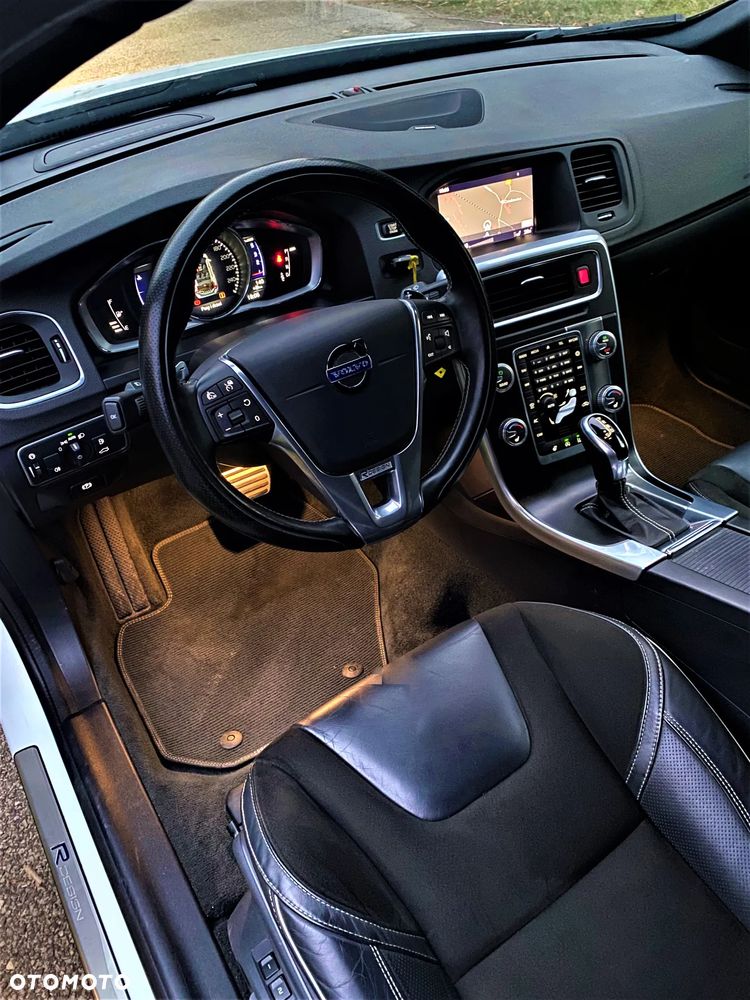 Volvo V60 Cross Country D4 AWD Geartronic - 22