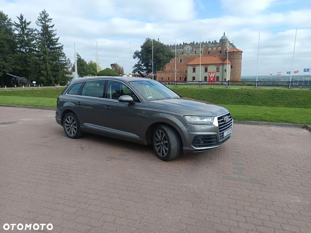 Audi Q7 - 1
