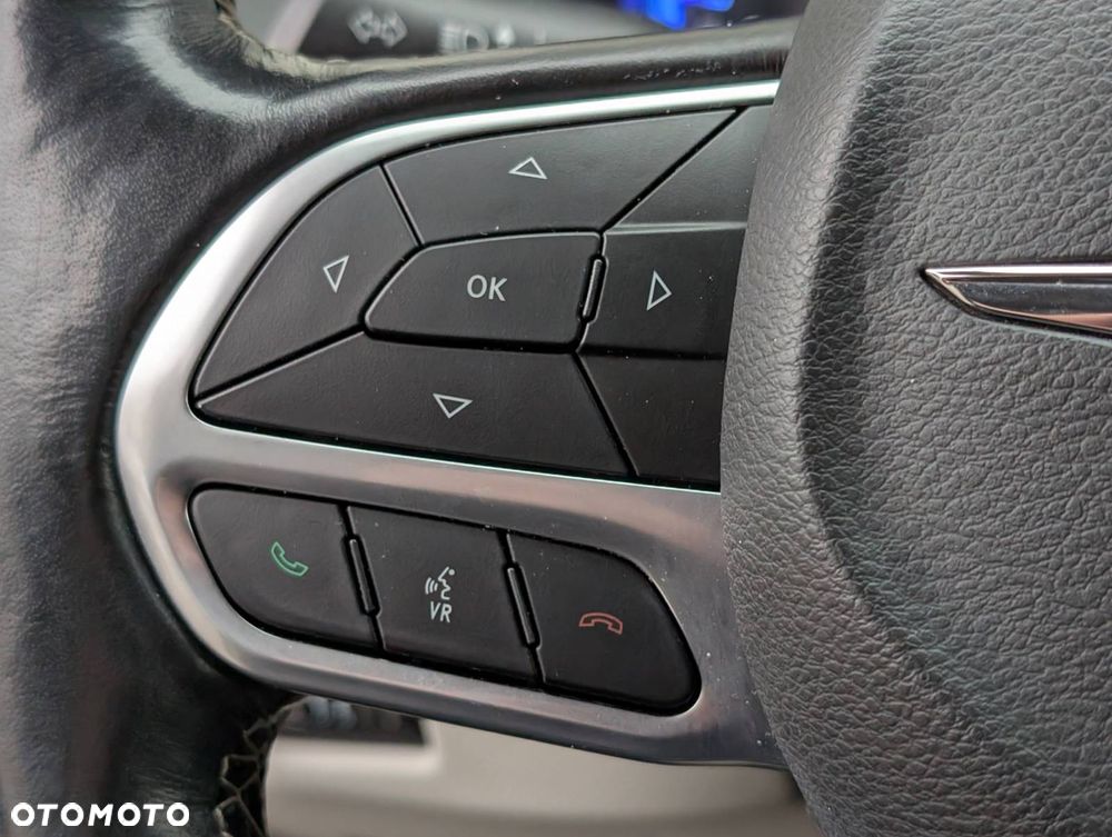 Chrysler Pacifica - 16