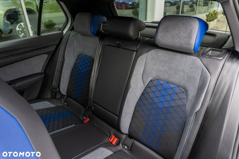 Volkswagen Golf - 22