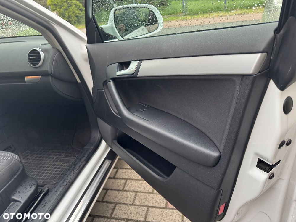 Audi A3 Sportback 2.0 TDI DPF Ambiente - 19