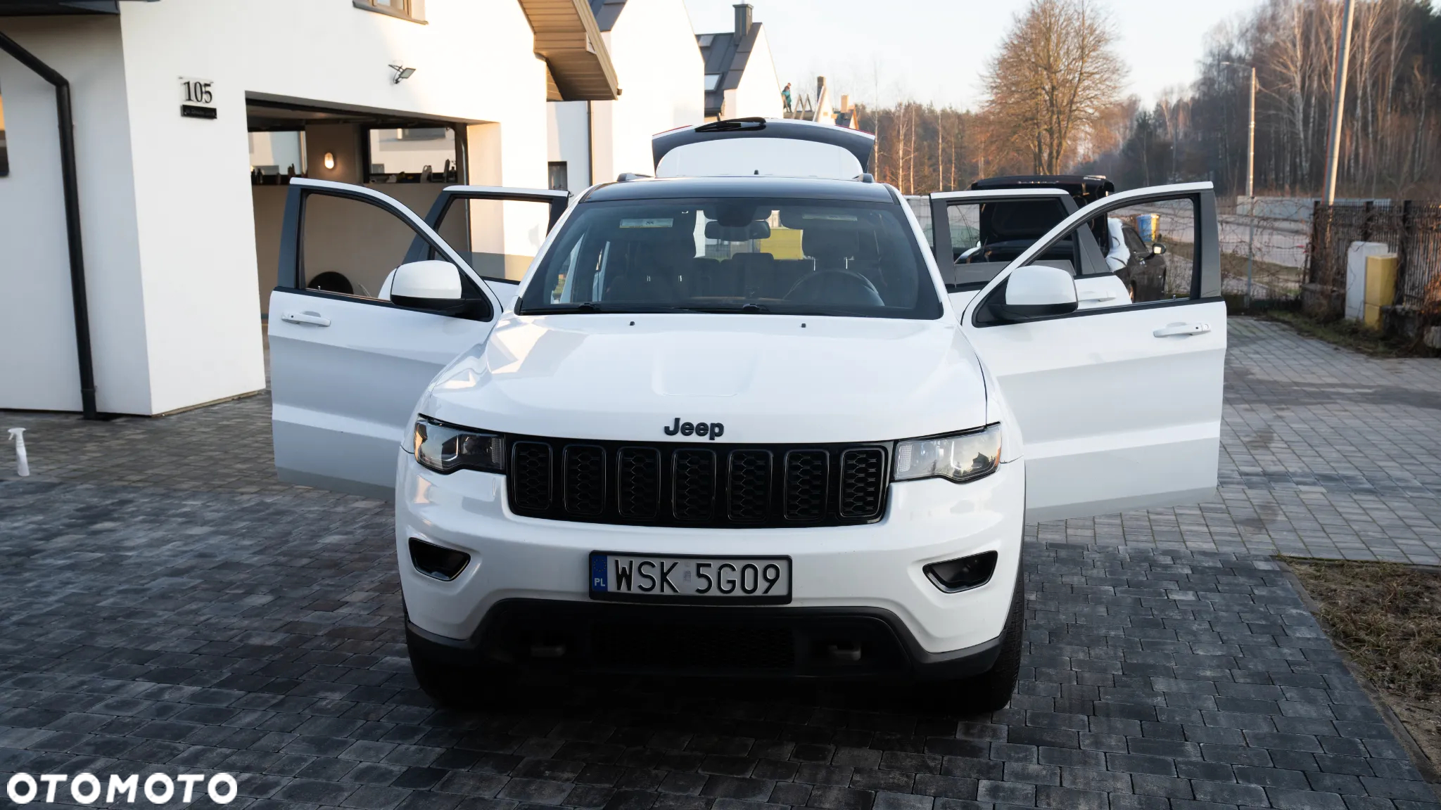 Jeep Grand Cherokee - 12