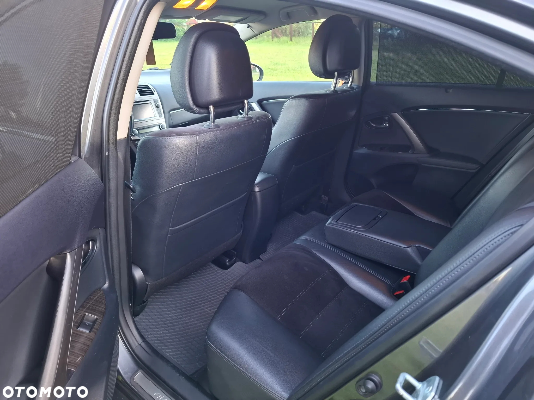 Toyota Avensis 1.8 Prestige MS - 12