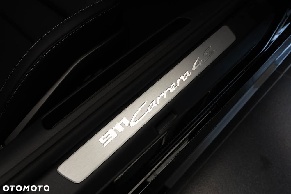Porsche 911 Carrera 4S - 39