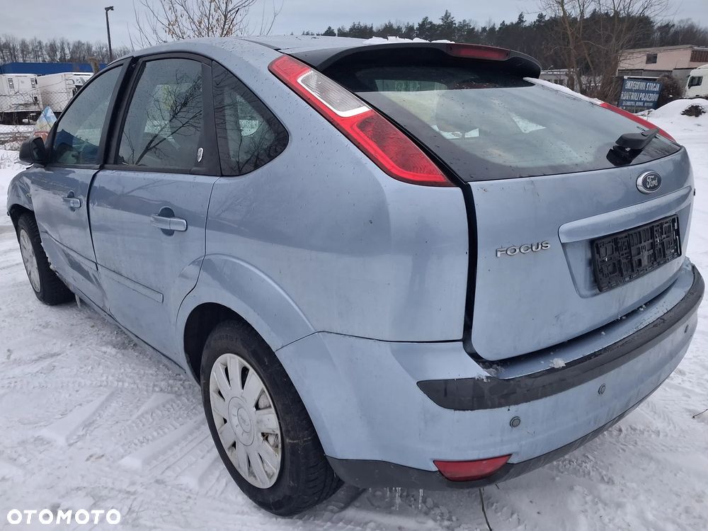 Ford Focus Mk2 2 II HB GHIA silnik 1.6 TDCi HDi 110KM GBDA 10JB alternator turbina skrzynia biegów manual sprzęgło drzwi lewe prawe klapa zderzak błotnik lusterko kolor Z3 Błękit niebieski lampa tył czujniki PDC blenda zamek belka sanki tłumik wydech zwrotnica mcperson maglownica pompa wspomagania paliwa przewód sterownik radio boczek fotel fotele szyba czołowa czujnik podszybie wiązka panel sterownik silnika abs serwo belka konsola kierownica osłona atrapa zacisk podłokietnik tapicerka podsufitka lampka rozrusznik alternator klimatyzacja kierownica NA CZĘŚCI WSZYSTKIE CZĘŚCI - 7