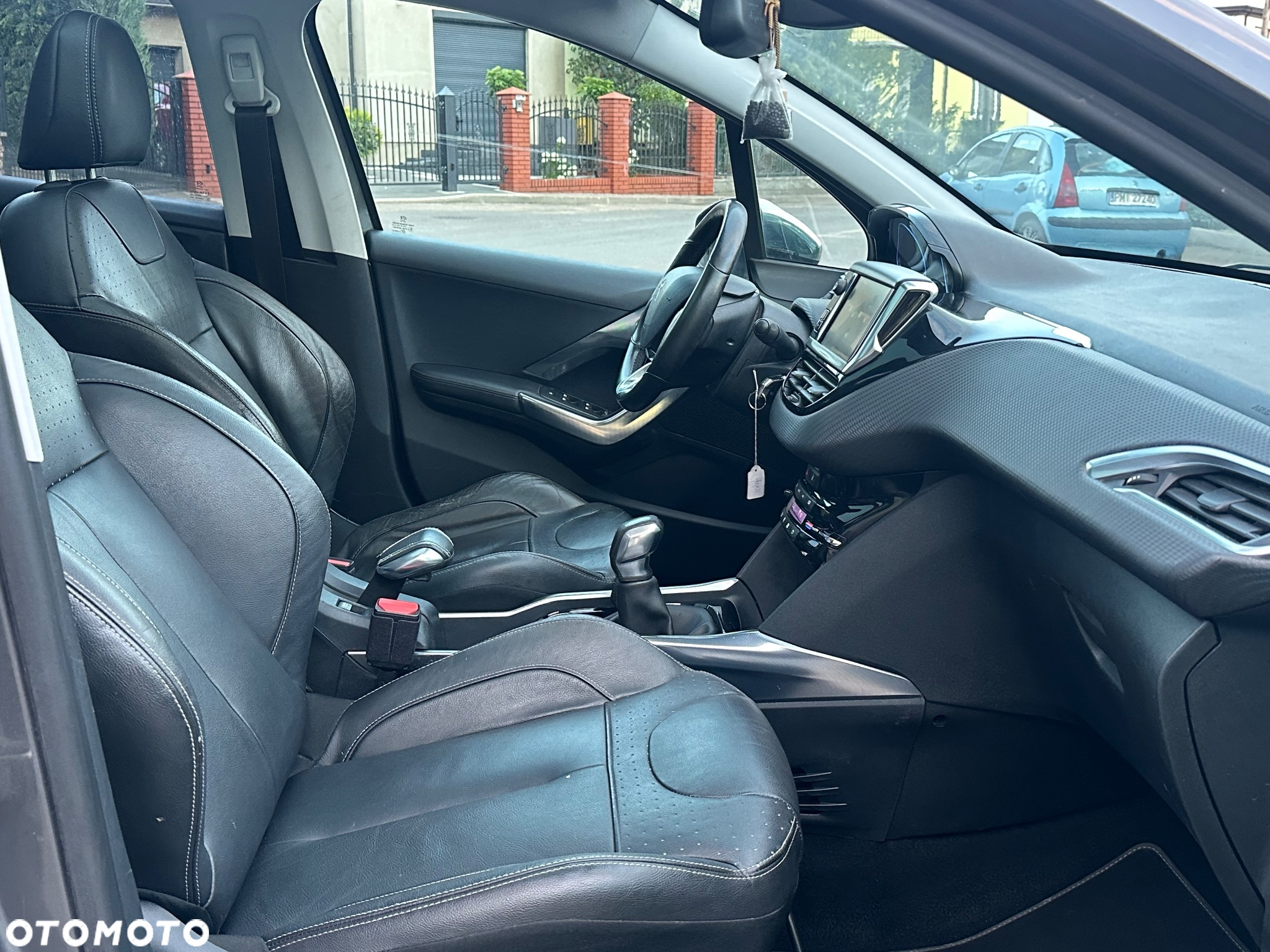 Peugeot 2008 1.6 e-HDi Allure S&S - 12
