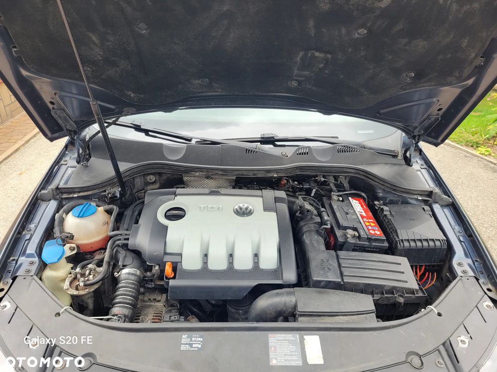 Volkswagen Passat 2.0 TDI Trendline - 18