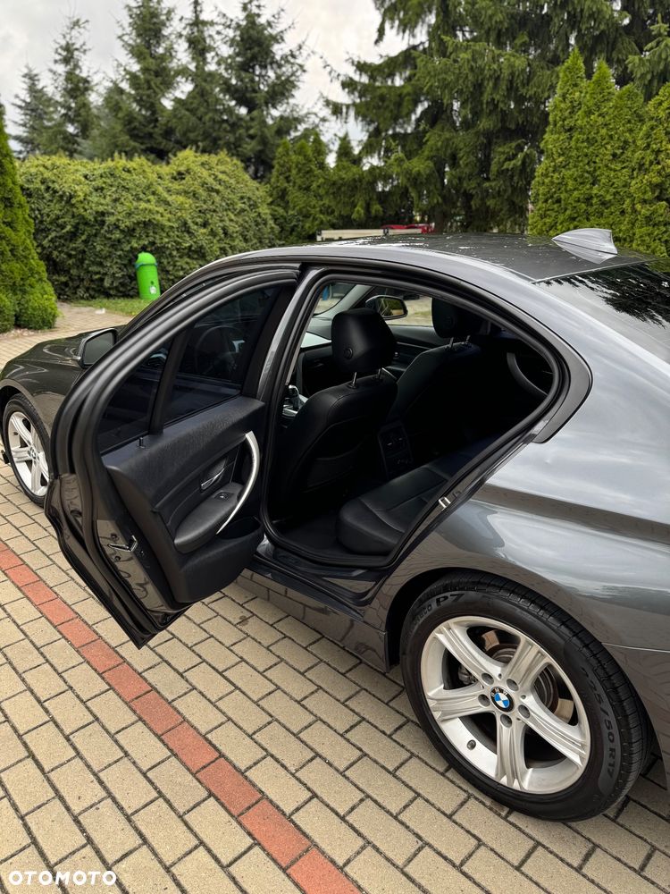 BMW Seria 3 328i - 16