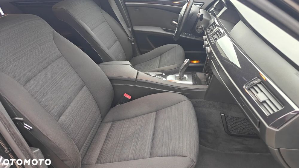 BMW Seria 5 520i - 22