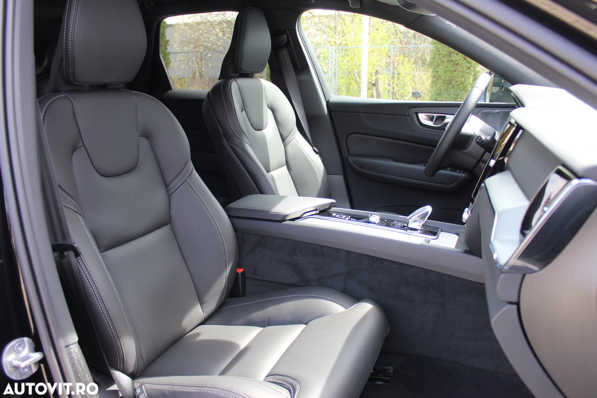 Volvo XC 60 T8 AWD AT PHEV Plus Black Edition - 22