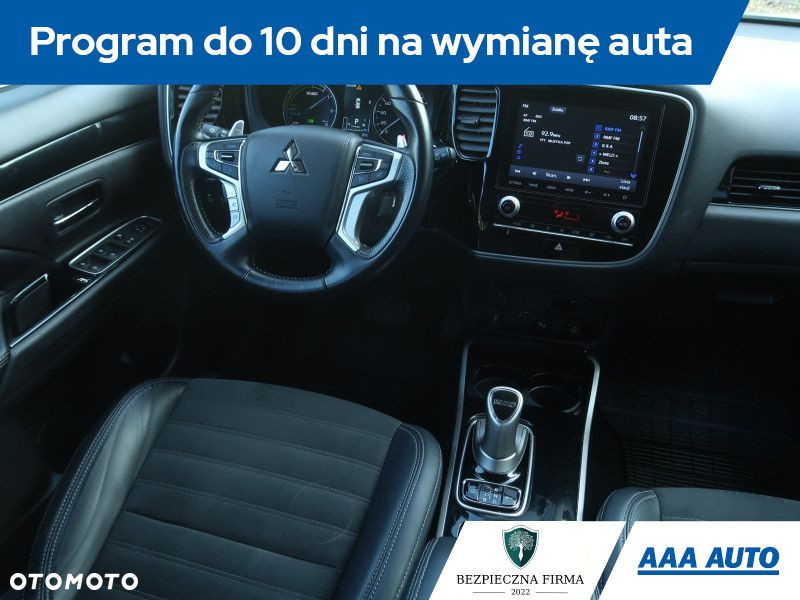 Mitsubishi Outlander - 8