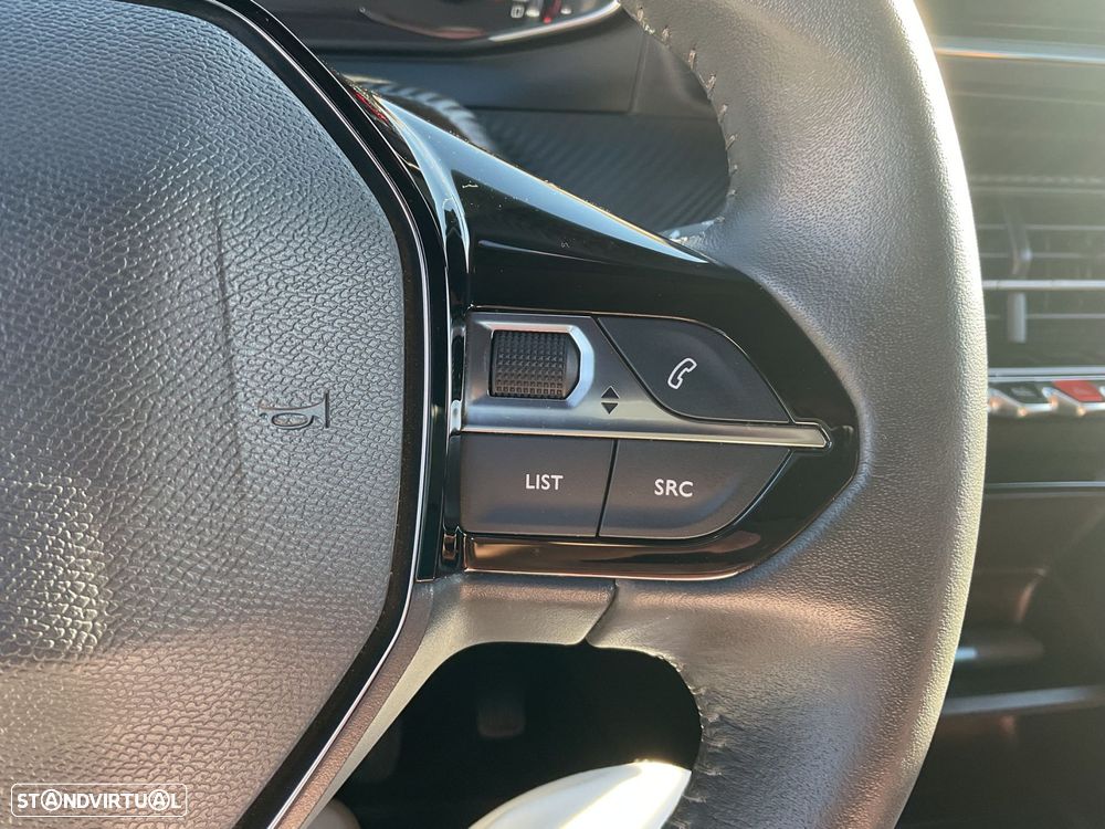 Peugeot 2008 1.2 PureTech Active Pack - 32