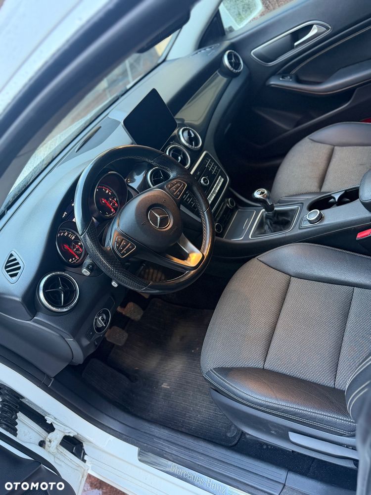 Mercedes-Benz CLA 180 UrbanStyle Edition - 7