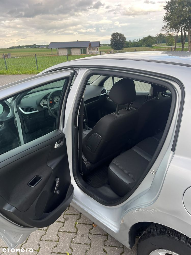 Peugeot 207 - 9