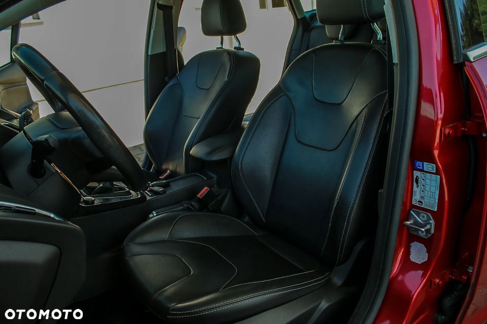 Ford Focus 1.5 EcoBlue Start-Stopp-System ST-LINE DESIGN - 31