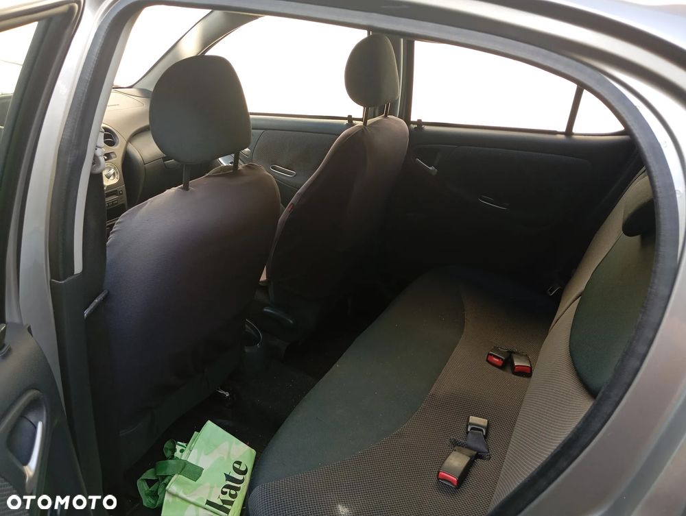 Toyota Yaris 1.0 Base - 5