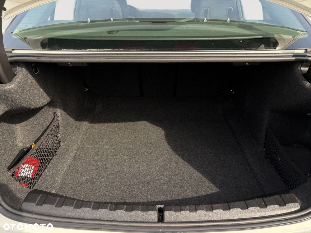 BMW Seria 3 318i - 28
