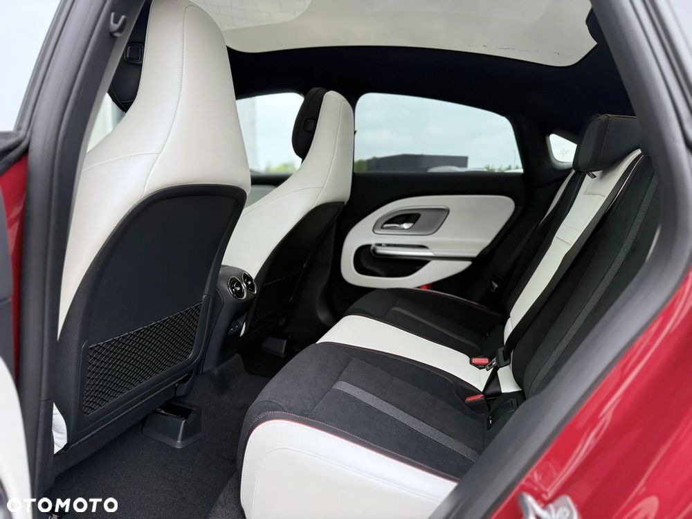 Mercedes-Benz CLA - 31