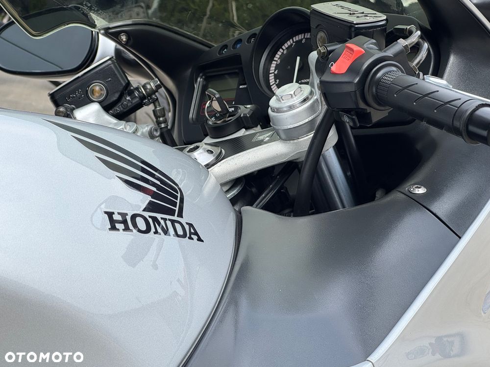 Honda CBR - 8