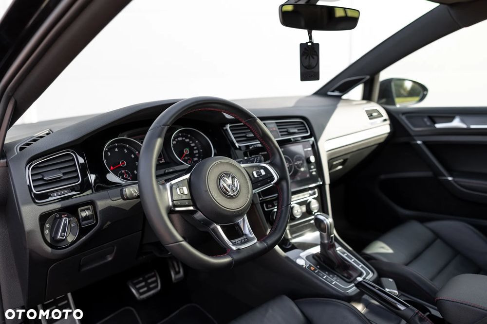 Volkswagen Golf - 18