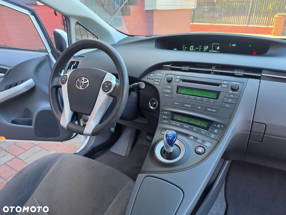 Toyota Prius (Hybrid) - 18