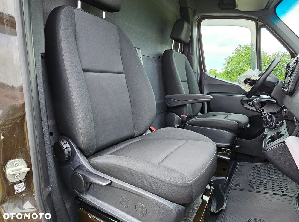 Mercedes-Benz Sprinter - 11