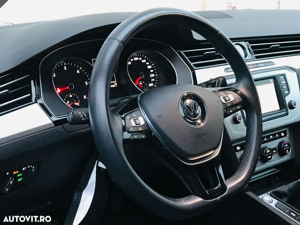 Volkswagen Passat 2.0 TDI Comfortline - 14
