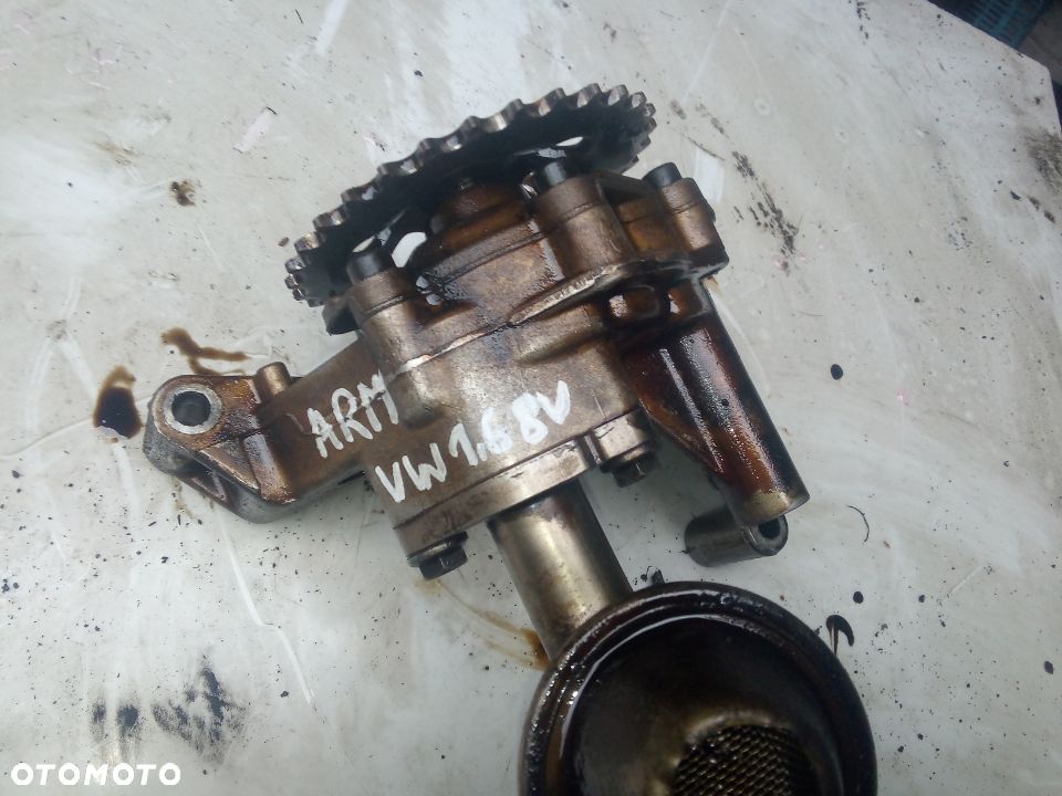 Audi A4  A3 B5 Passat 1,6 8V pompa oleju smok  ARM AHL - 1