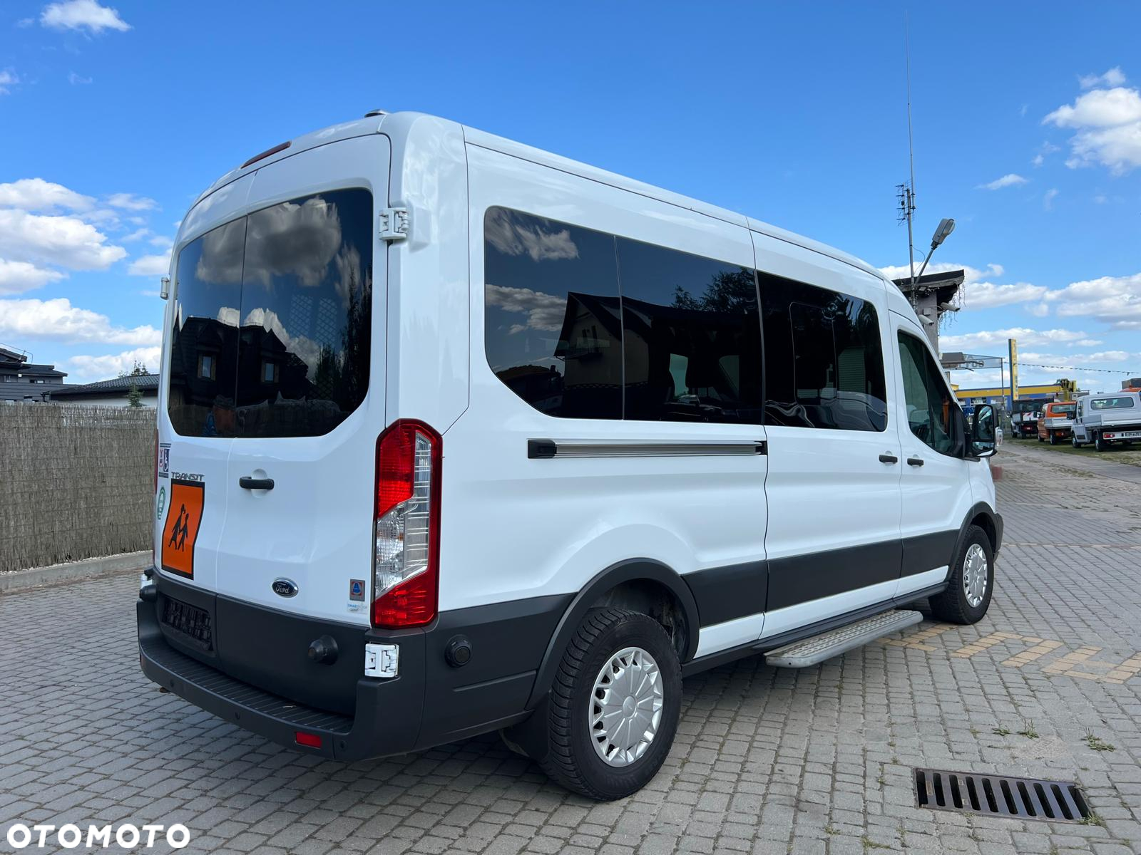Ford Transit 9 osobowy dla niepełnosprawnych WINDA AMF - 25