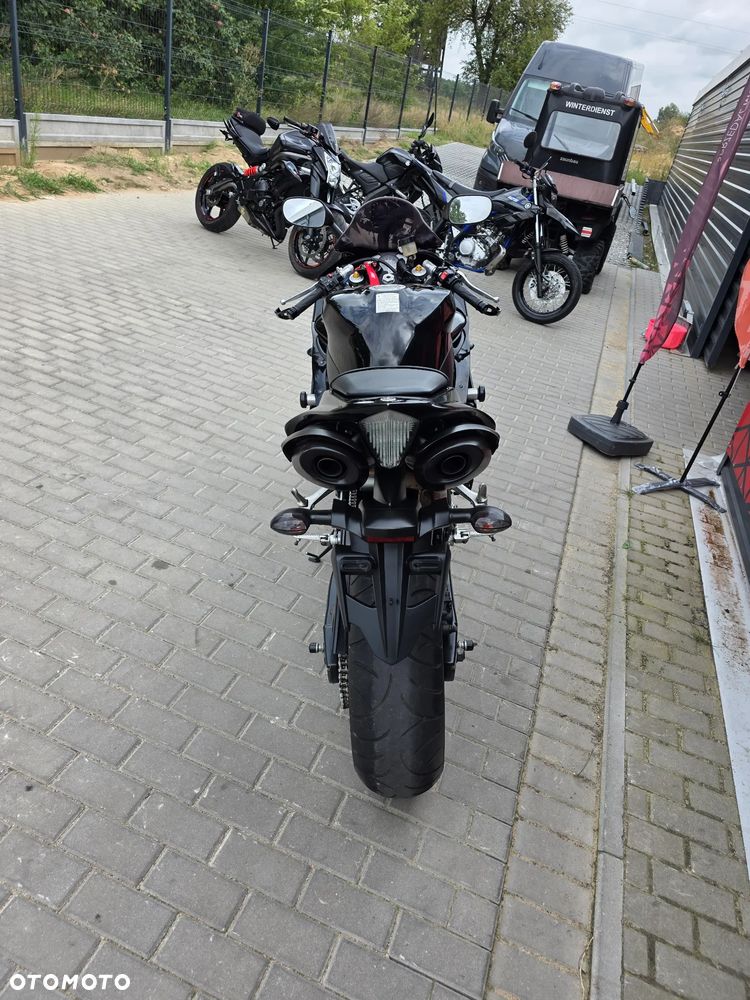 Yamaha R1 - 16