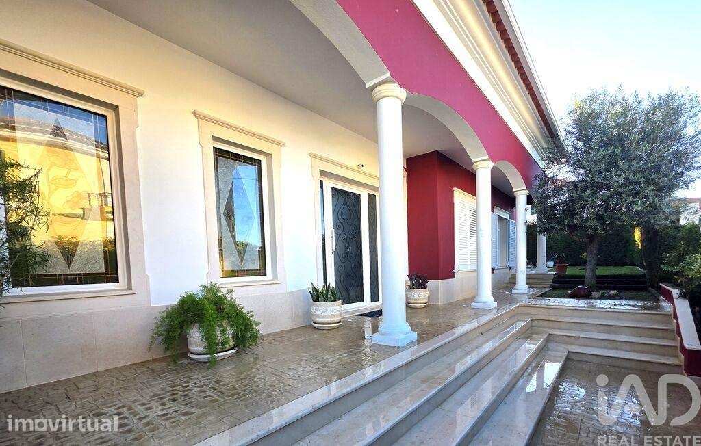 Moradia isolada T6 em Charneca de Caparica e Sobreda de 267,55 m2 - Grande imagem: 5/38