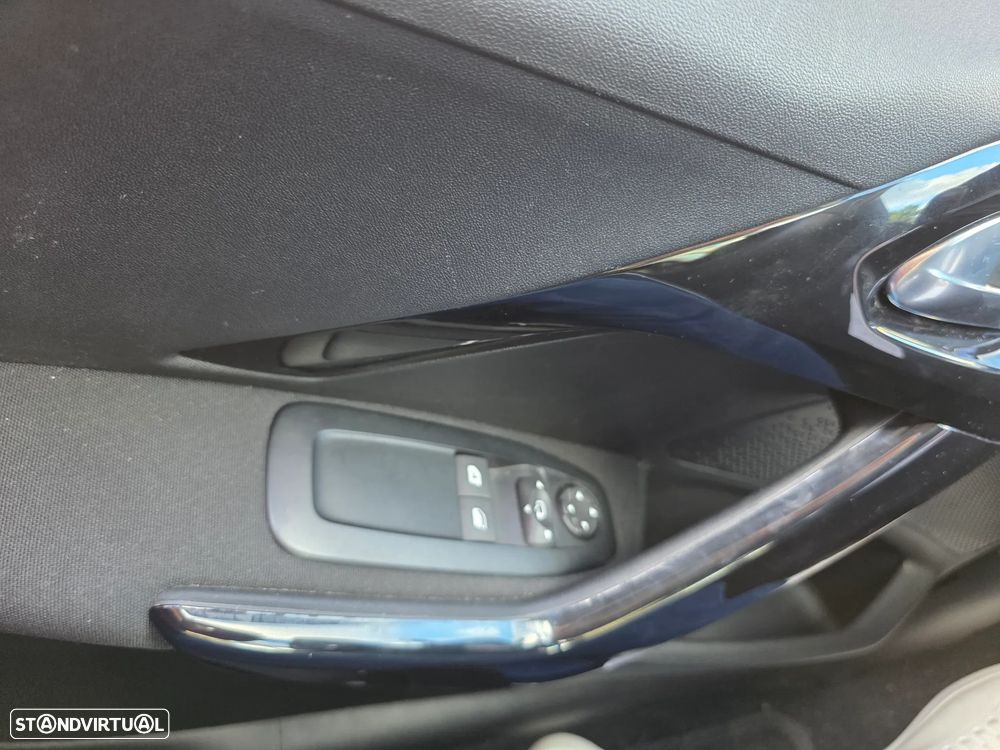 Peugeot 208 1.5 BlueHDi Signature - 12