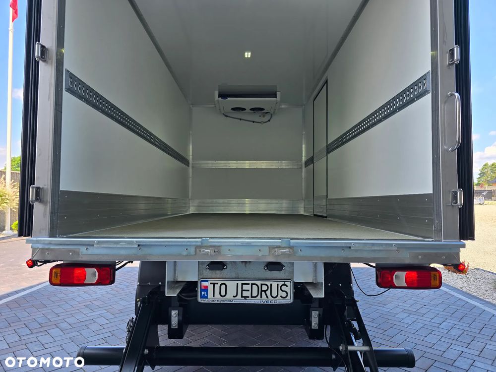 Iveco DAILY 50C18 MROŻNIA 8-PALETOWY + WINDA.1Tona AGREGAT Carrier -20*C +20*C 183Tyś km SERWIS DO OSTATNIEGO Km ASO IVECO SALON PL BOGATA OPCJA WYPOSAZENIA LED NAVI AKTYWNY TEMPOMAT FOTEL KIEROWCY PNEŁMATYCZNY - 18